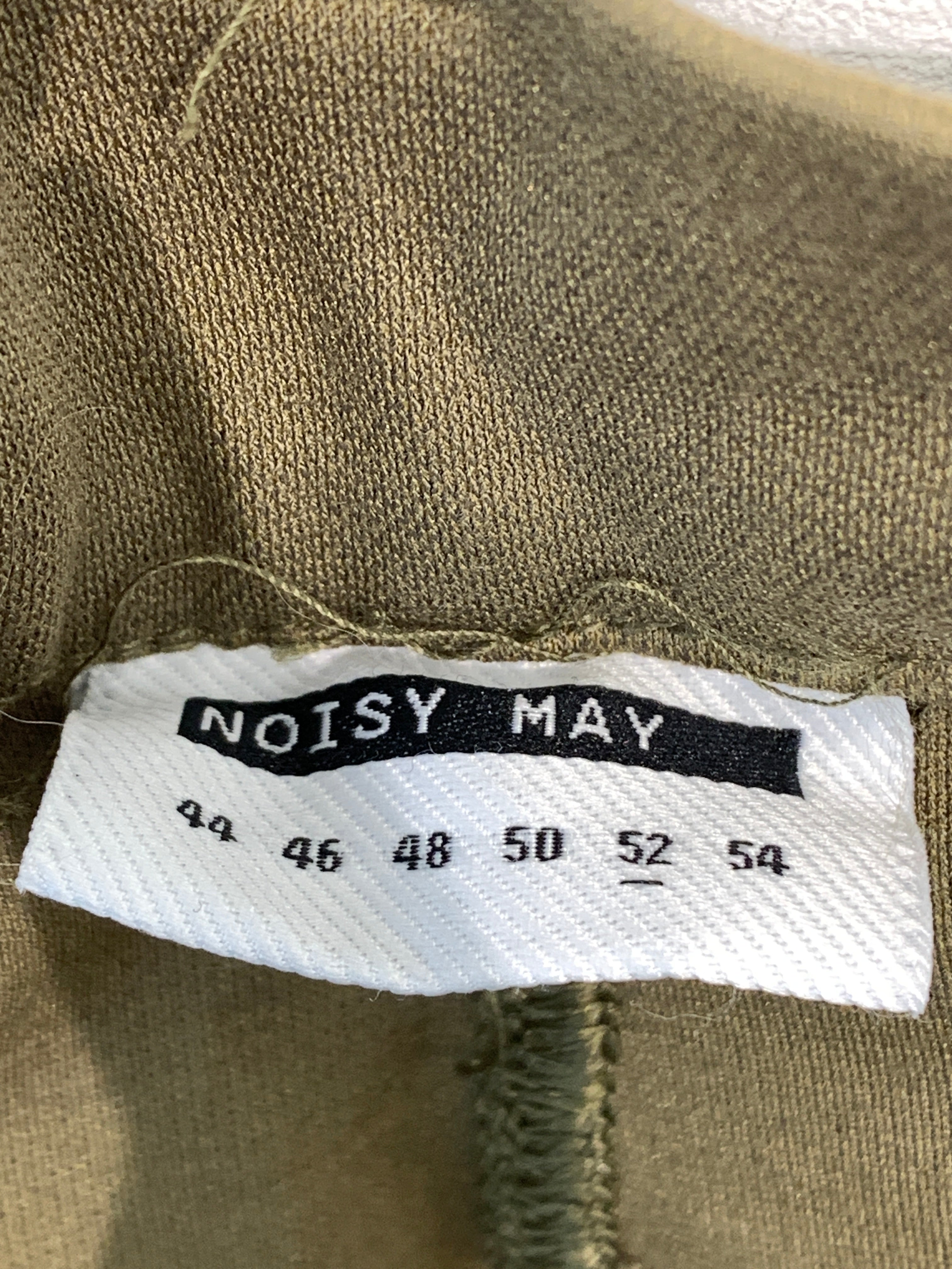 Noisy May Bukser
